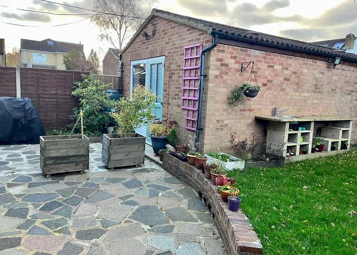 Pass The Keys Charming Guest House In St Albans With Parking